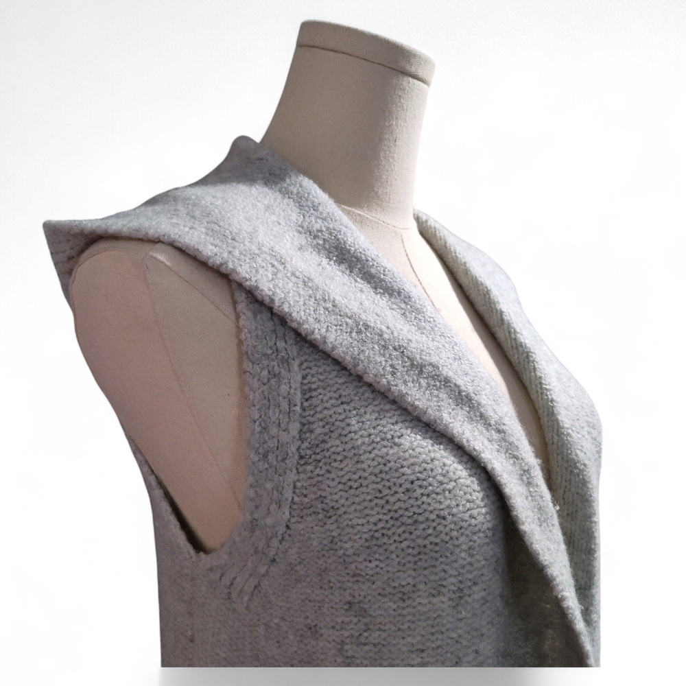Tahari Soft Gray Knit Fabric - Picture 6 of 12